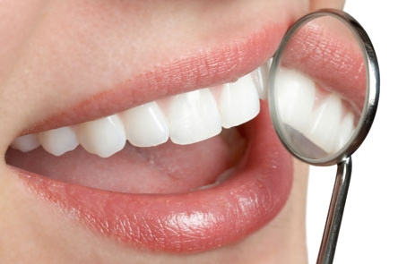 Remedios naturales para dientes y encías saludables